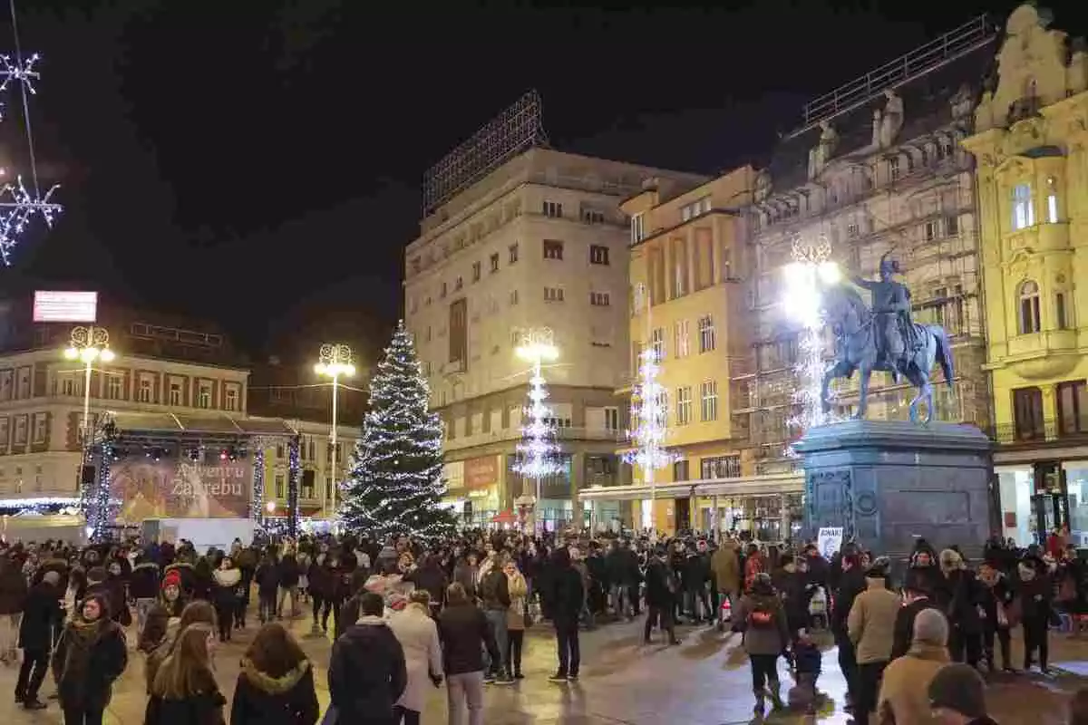 Imagen de la Puerta de Sol de Madrid durante las Navidades
