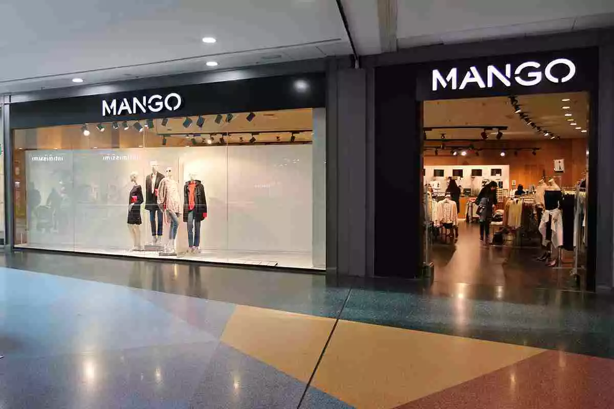 Fotografía de archivo de una tienda Mango