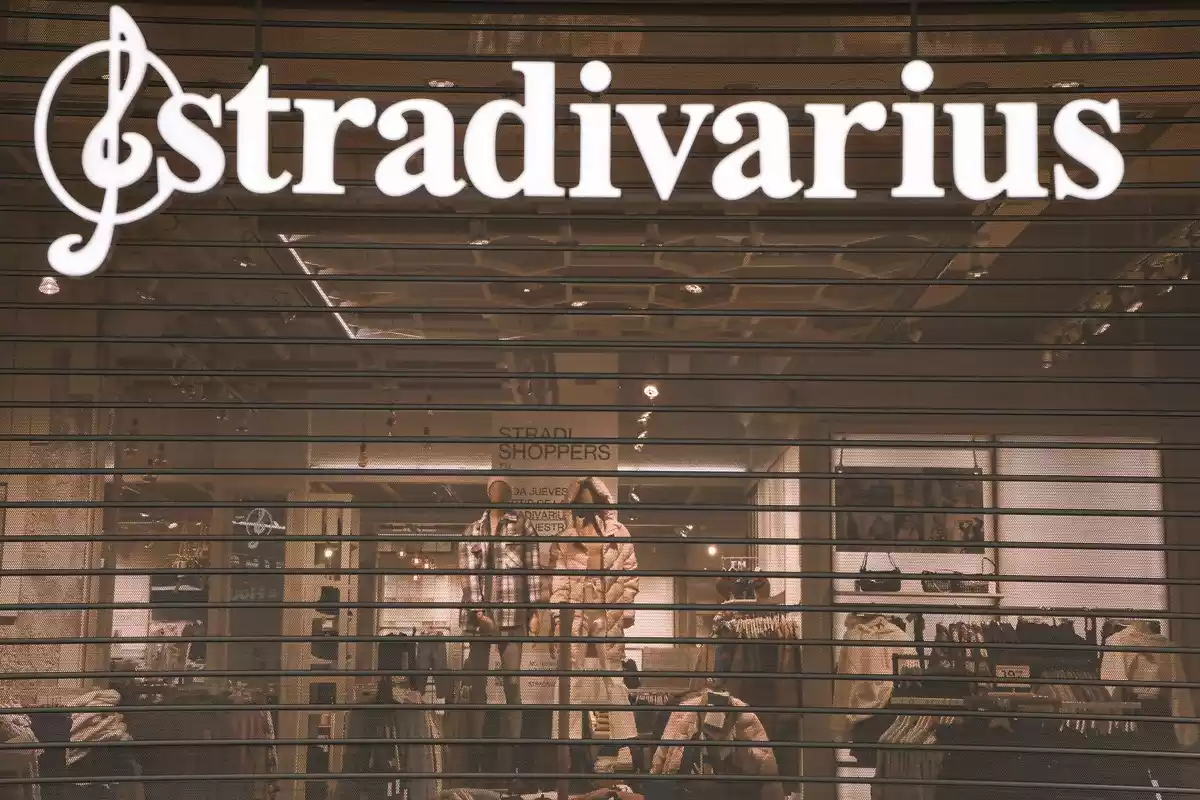 Foto de una tienda Stradivarius cerrada