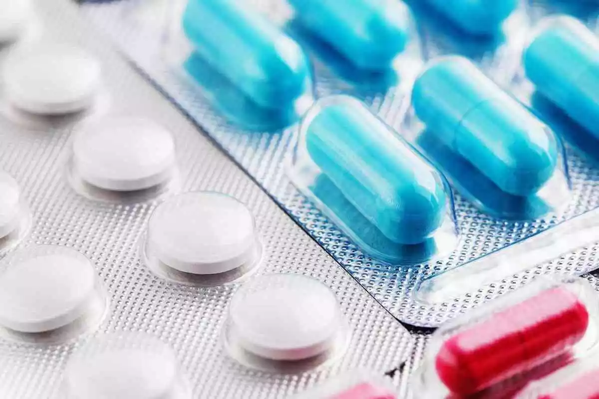 Foto de recursos de un grupo de medicamentos de varios colores