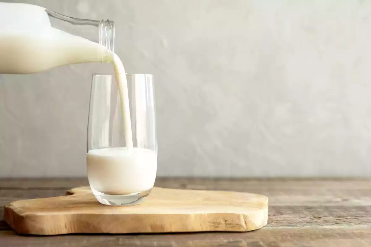 Imagen de archivo de un vaso de leche