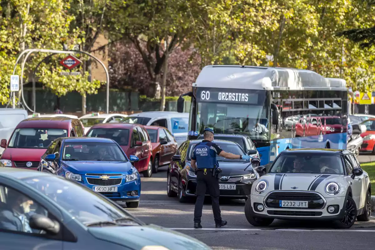 Policía Municipal de Madrid en un control de tráfico