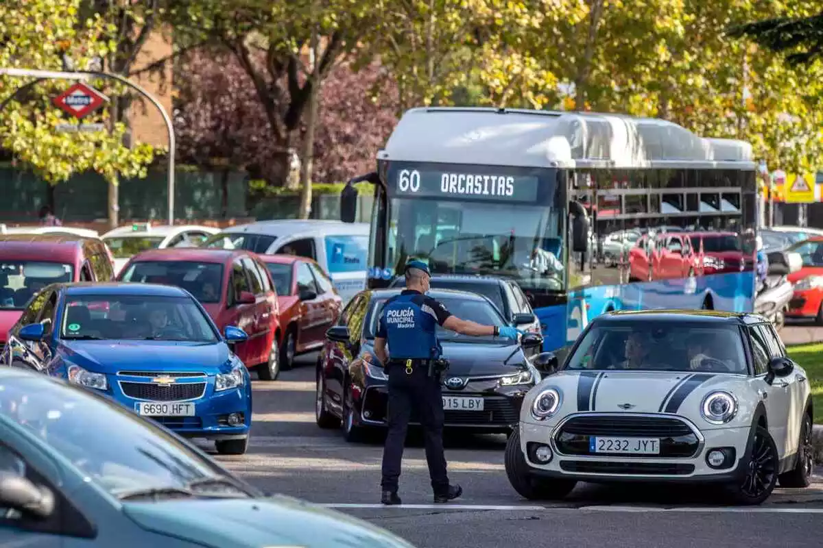 Policía Municipal de Madrid en un control de tráfico