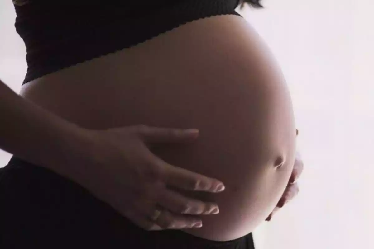 Foto de la barriga de una mujer embarazada