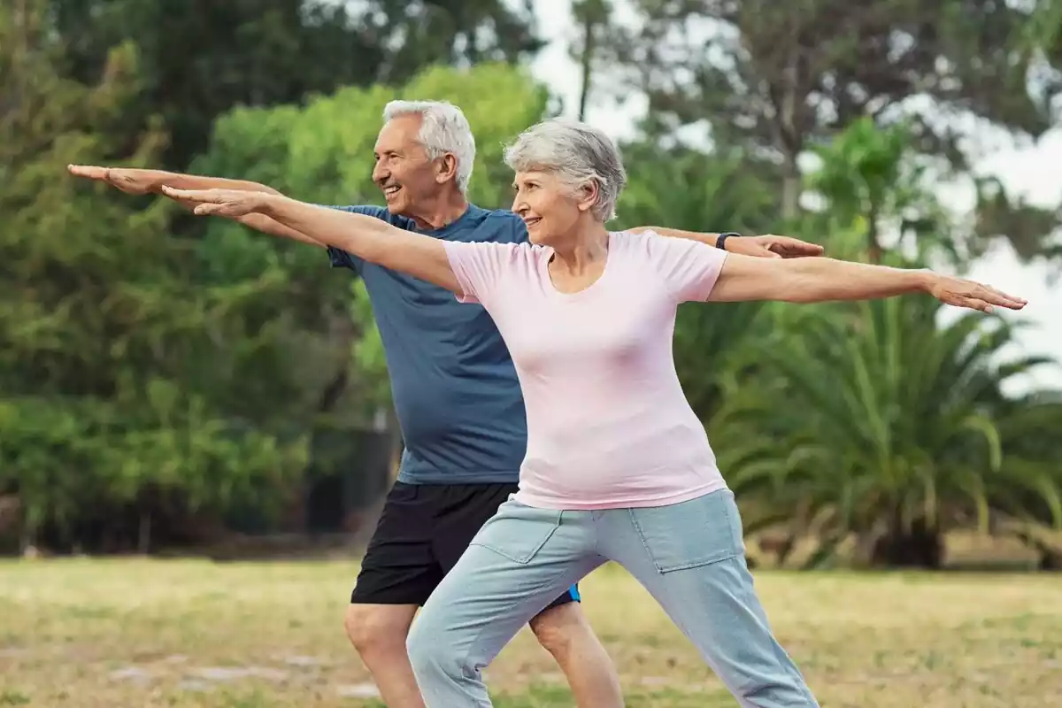 Dos ancianos practicando deporte