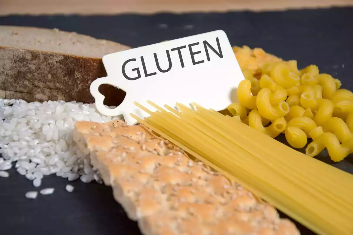 Pan, pasta y arroz y un cartel que indica 'Gluten'