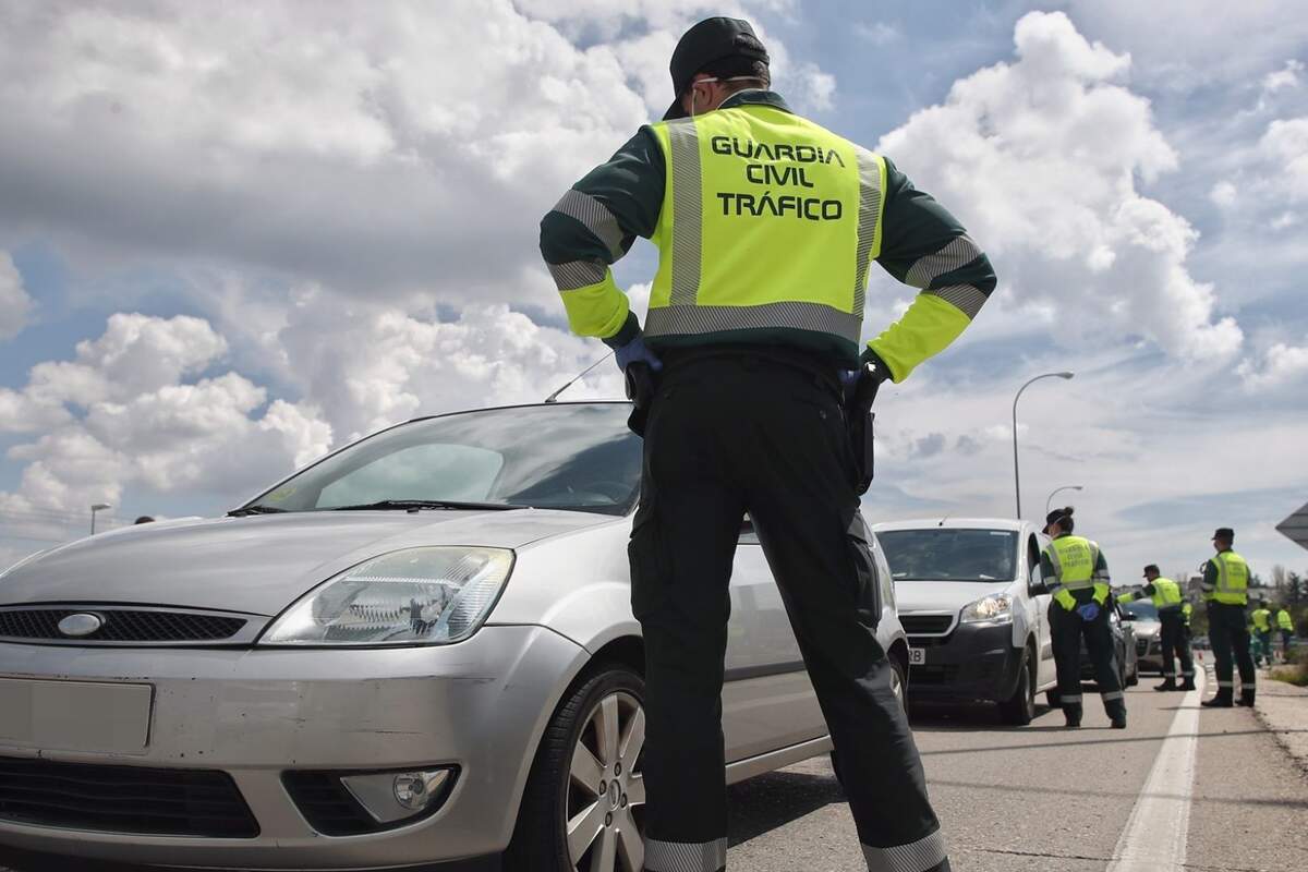 Los trucos de la Guardia Civil para colocar bien los retrovisores y  eliminar el ángulo muerto