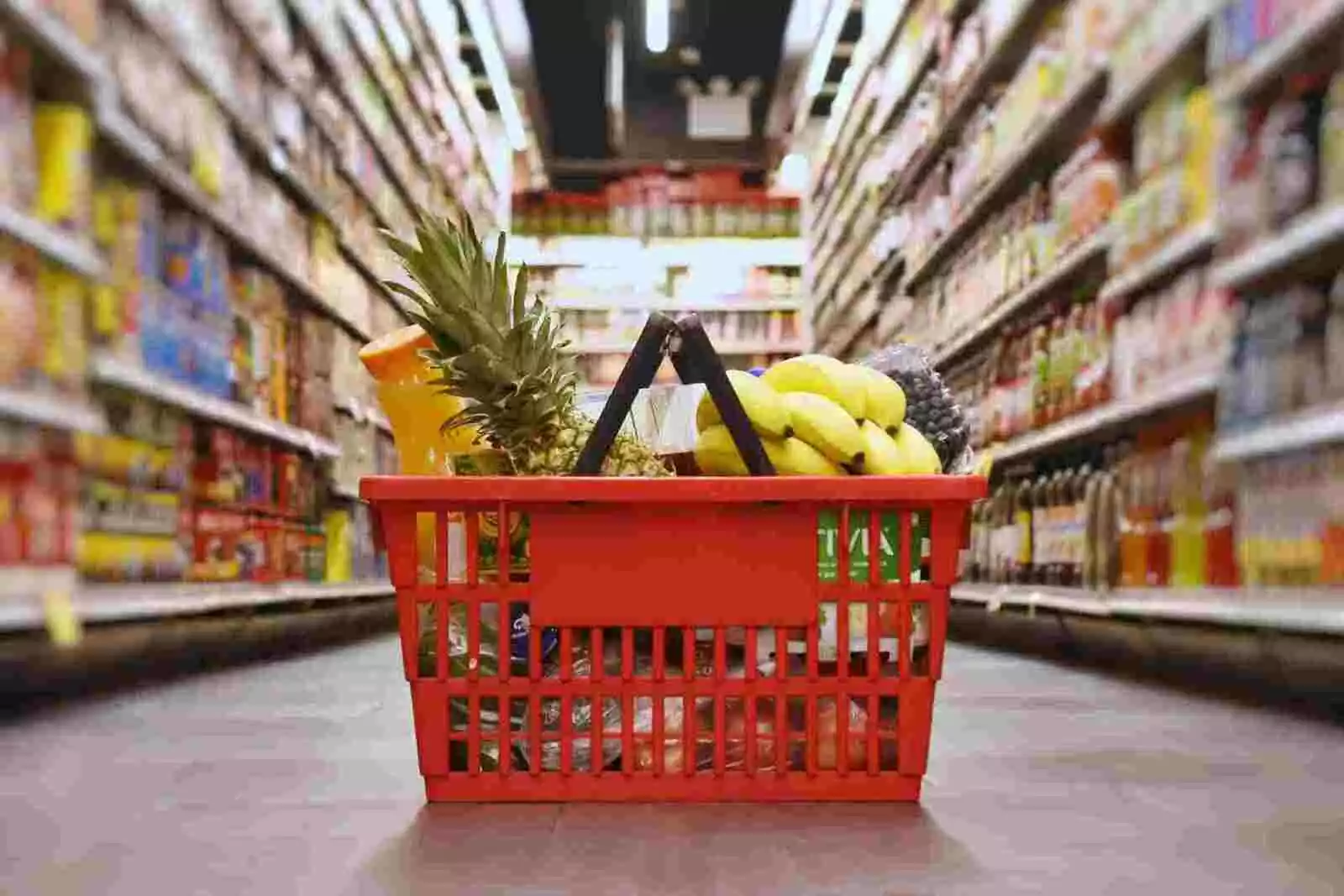 El supermercado lanzará en España una cesta la compra para facilitar el ahorro