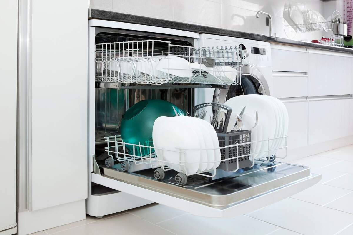 La OCU comparte el mejor truco para evitar la cal y el óxido en el  lavavajillas