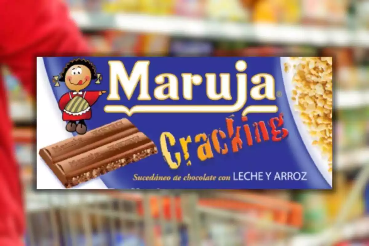 Imagen de fondo de un carrito de supermercado junto a otra en primer plano del chocolate Cracking de la marca Maruja