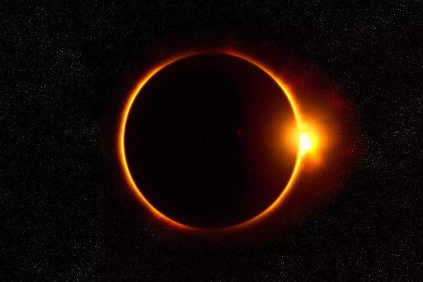 Los 5 eclipses que predijo Nostradamus y podrían el caos: fechas