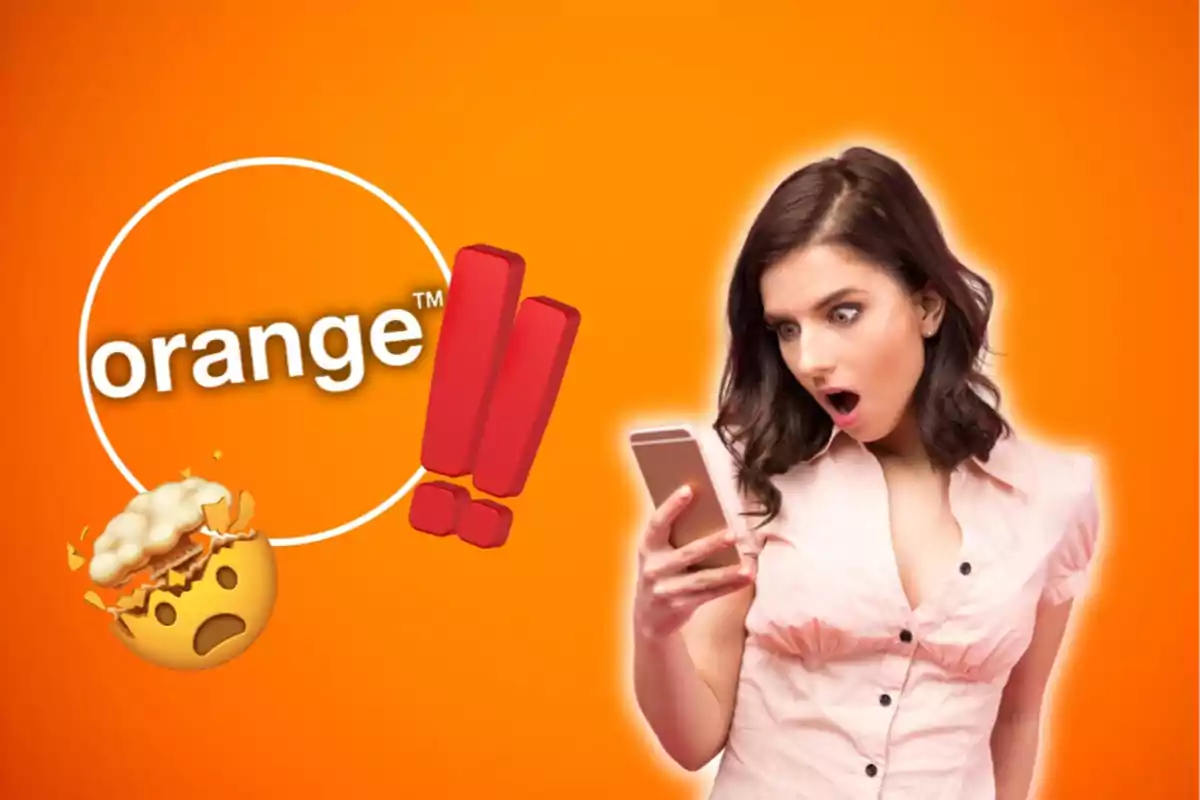 Mujer sorprendida mirando su teléfono móvil con un fondo naranja, el logo de 