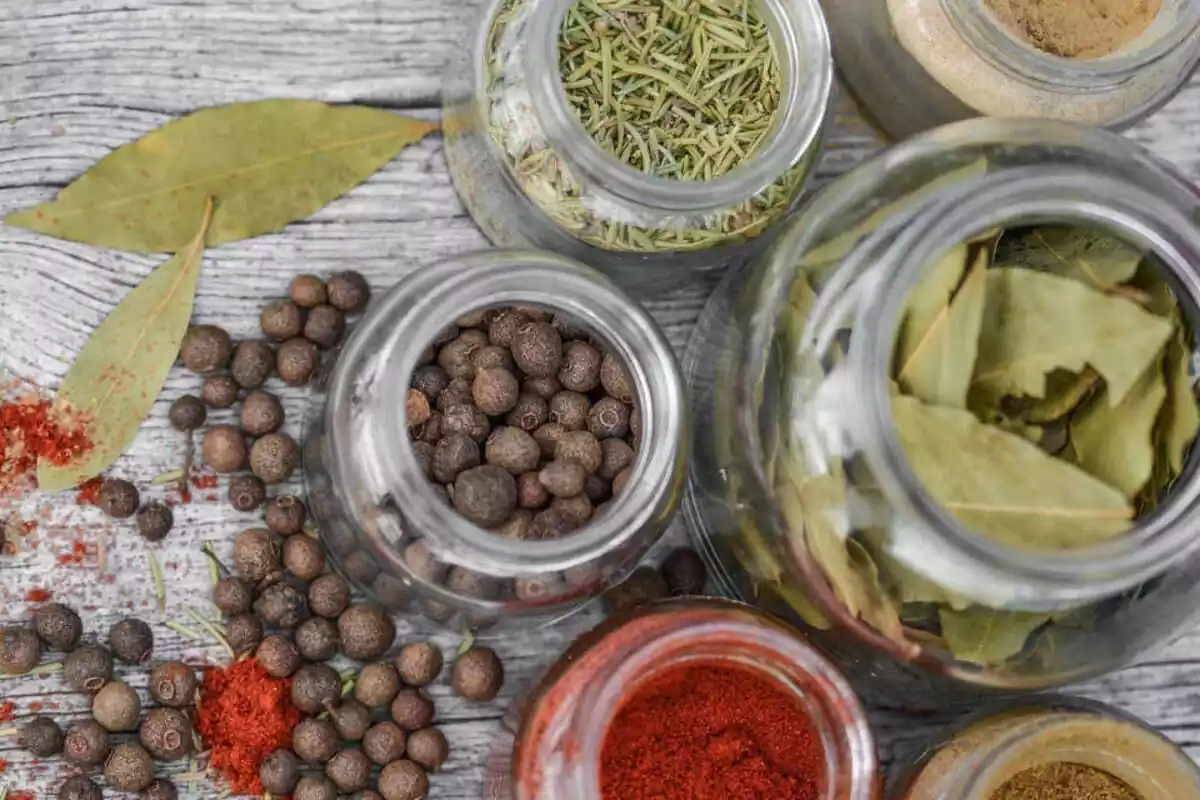 Mete este producto de la cocina en tu cartera: atraerás el dinero y la  buena suerte