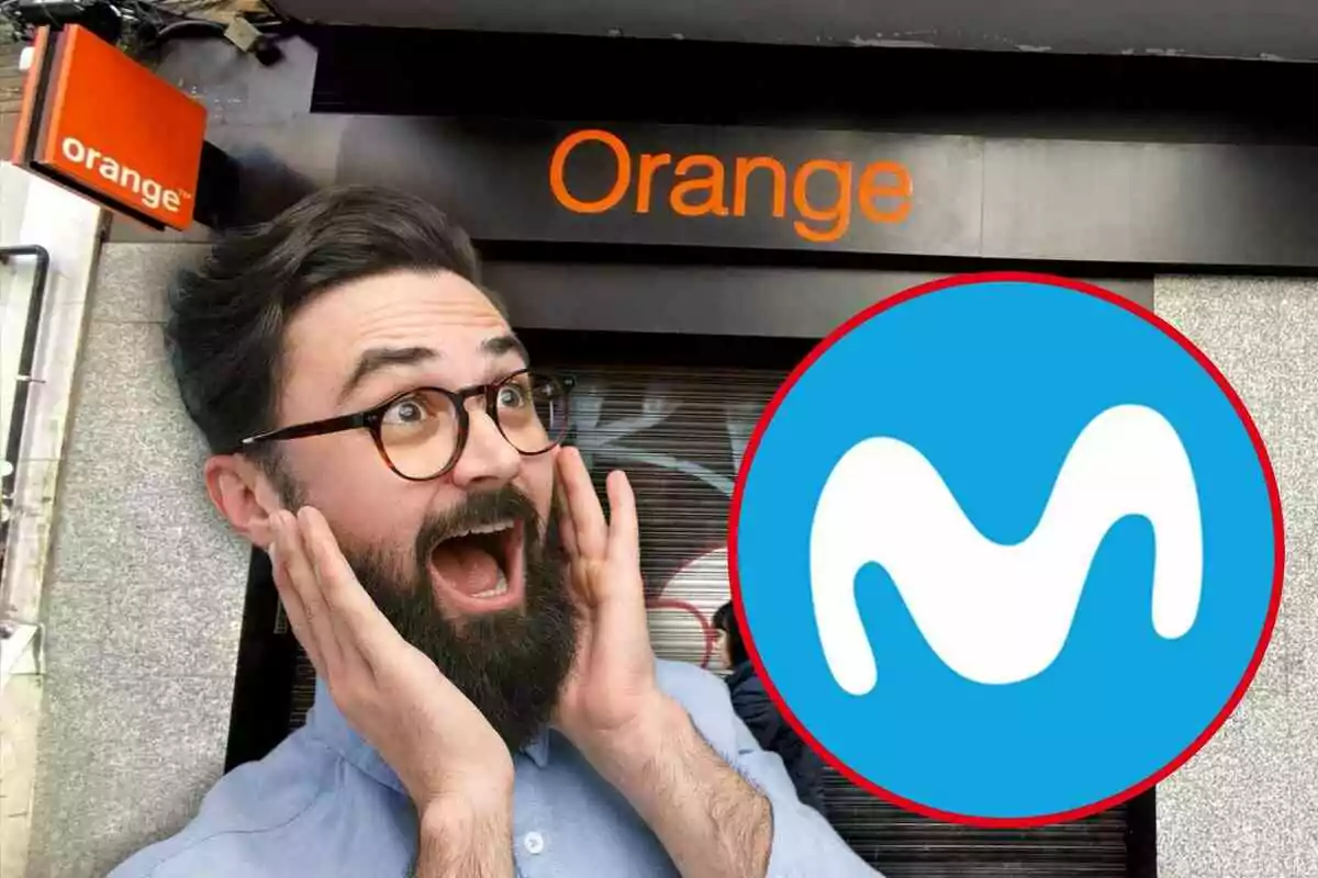 Un hombre con barba y gafas parece sorprendido frente a una tienda de Orange, con el logo de Movistar superpuesto en la imagen.