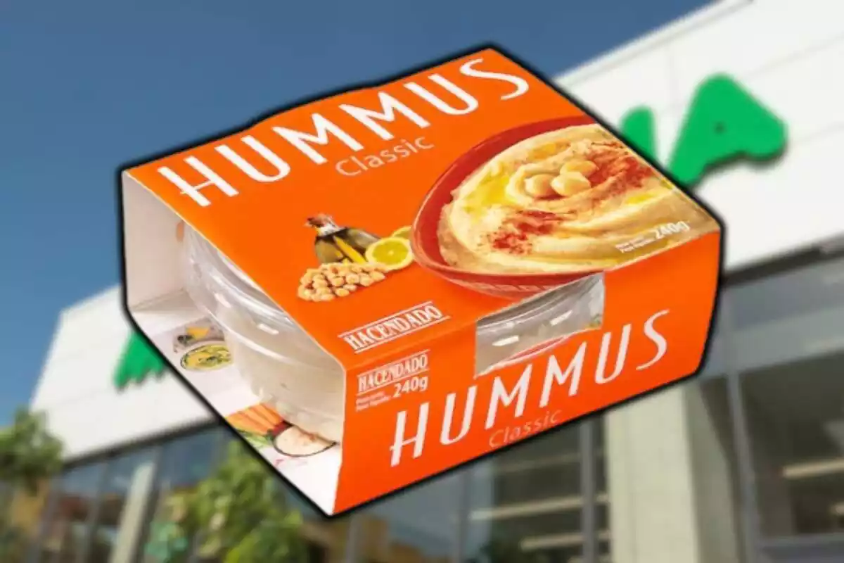 Montaje con tienda de Mercadona y envase de Hummus clásico de Hacendado