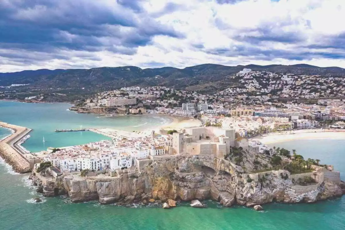 Imagen del Castillo de Papa Luna en Peñíscola vista des del mar