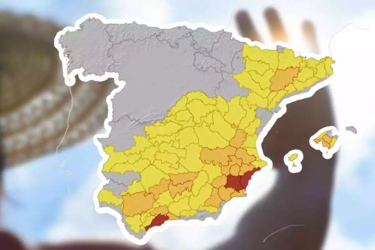 Montaje con el mapa de alerta por altas temperaturas de la AEMET, con riesgo extremo en varias zonas