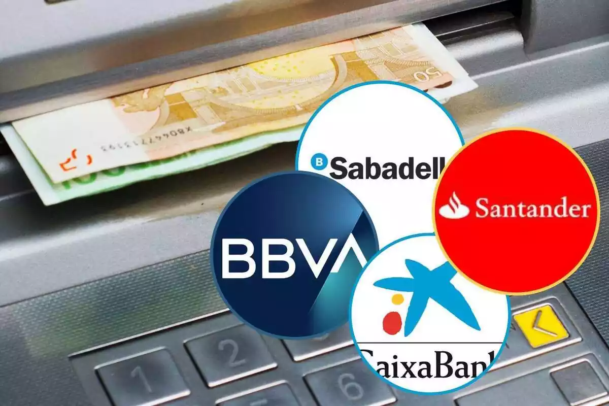 Montaje con un cajero con billetes y cuatro círculos con los logos del BBVA, el Banco Sabadell, el Banco Santander y CaixaBank