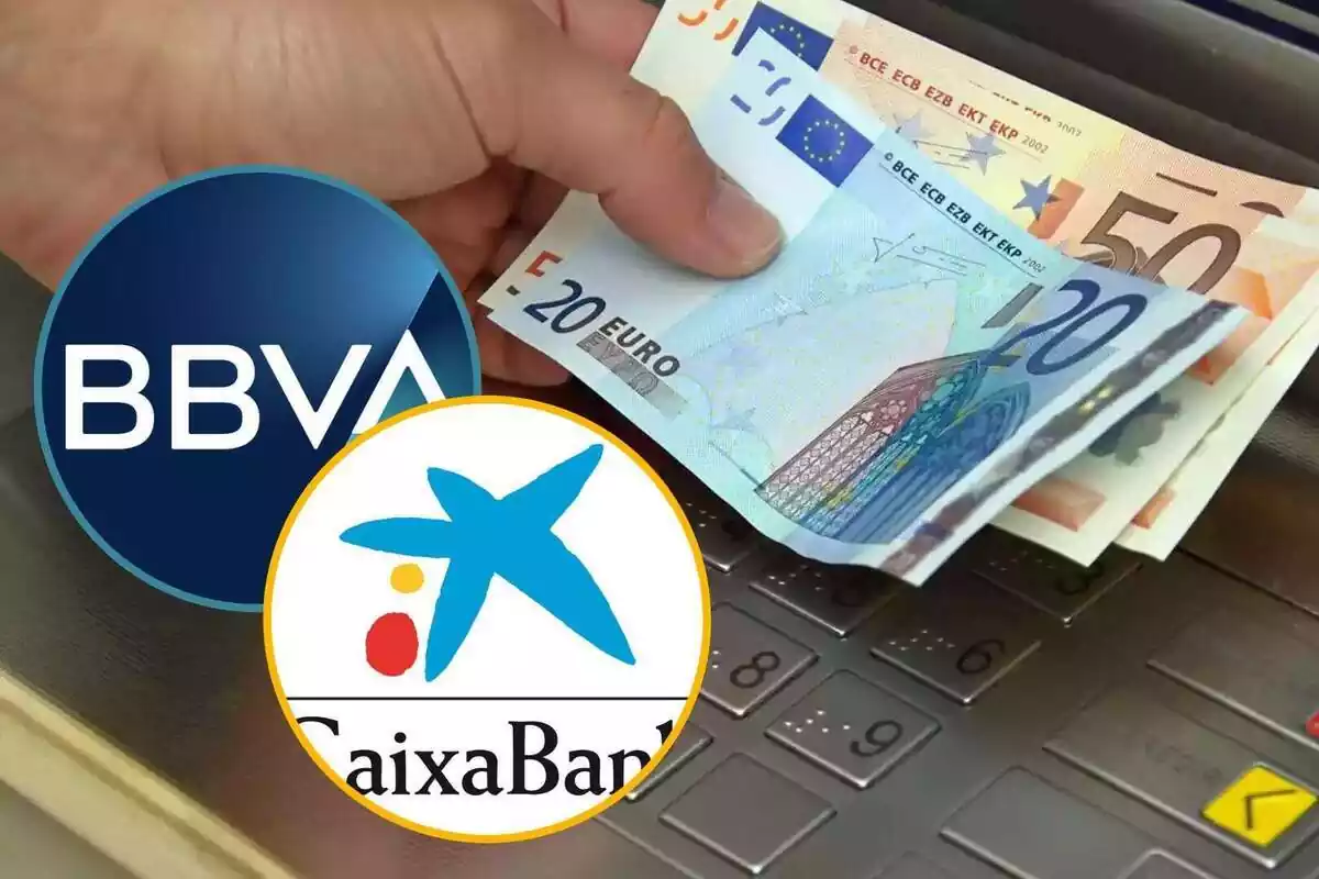 Montaje con una imagen de unos billetes en un cajero automático y los logos del BBVA y CaixaBank
