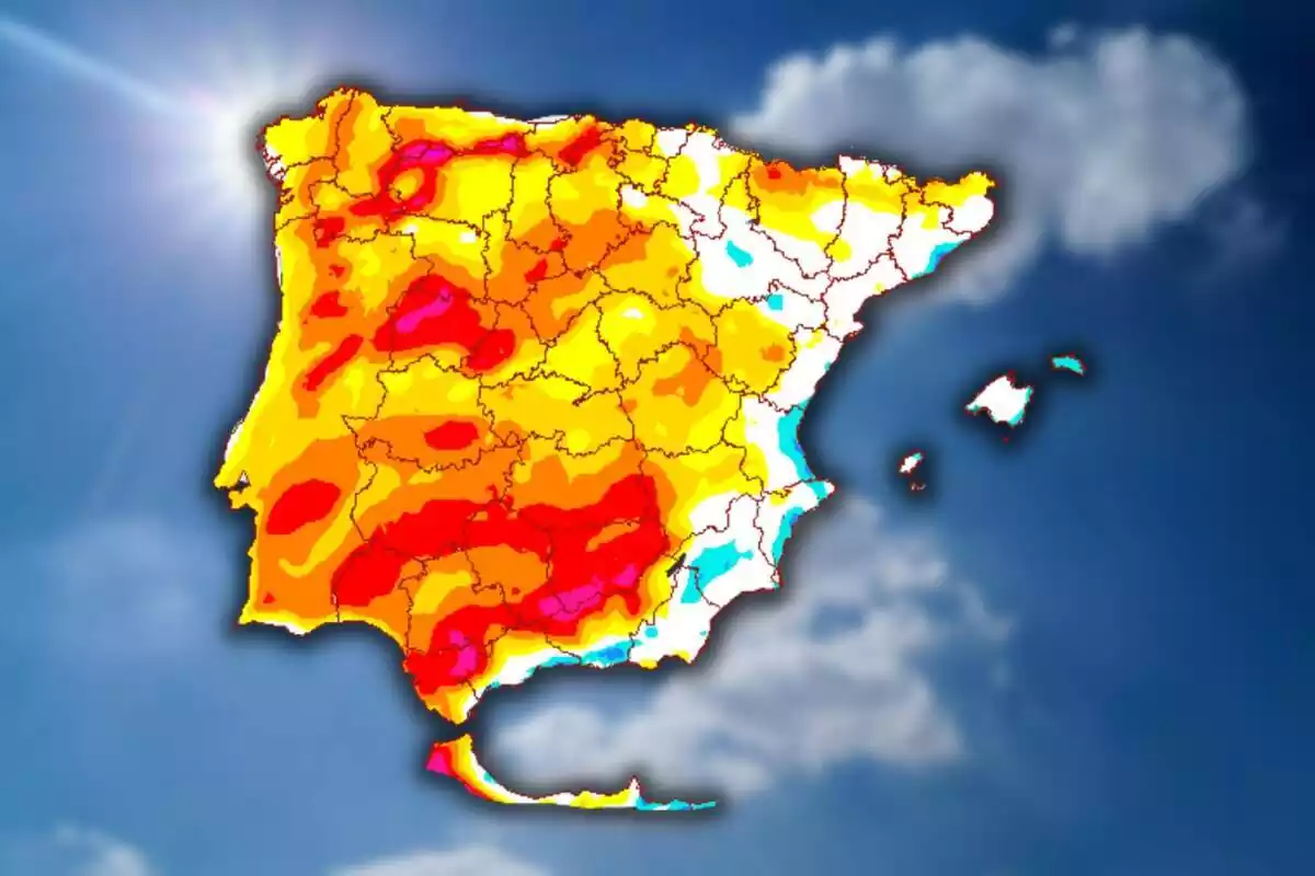 Montaje con un cielo azul, con sol y alguna nube de fondo y el mapa de temperaturas de la AEMET del sábado 23 de octubre de 2023