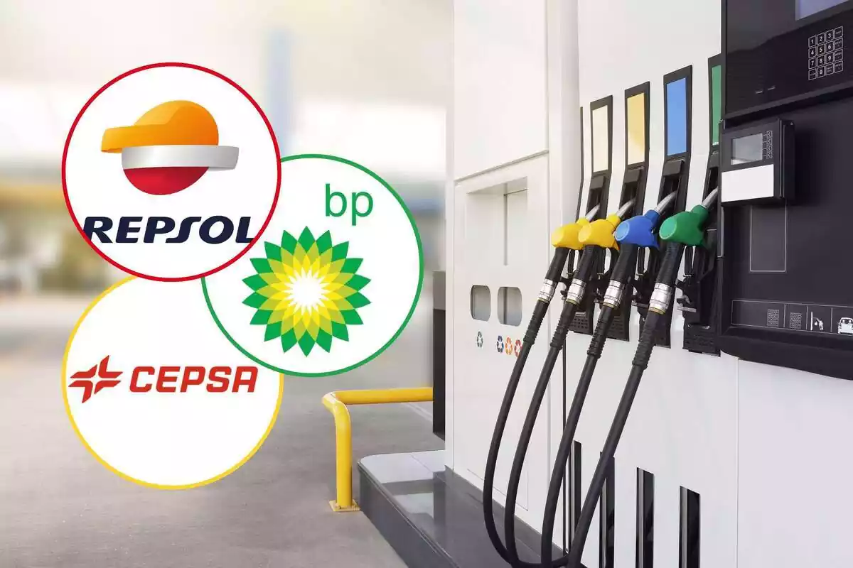 Montaje de una gasolinera y los logos de Repsol, BP y Cepsa