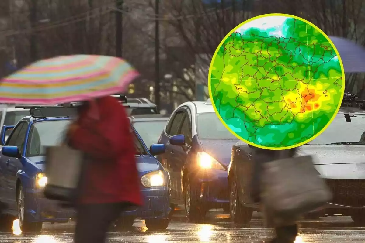 Montaje con una imagen de gente con paraguas y coches y un círculo con el mapa de precipitaciones de la AEMET