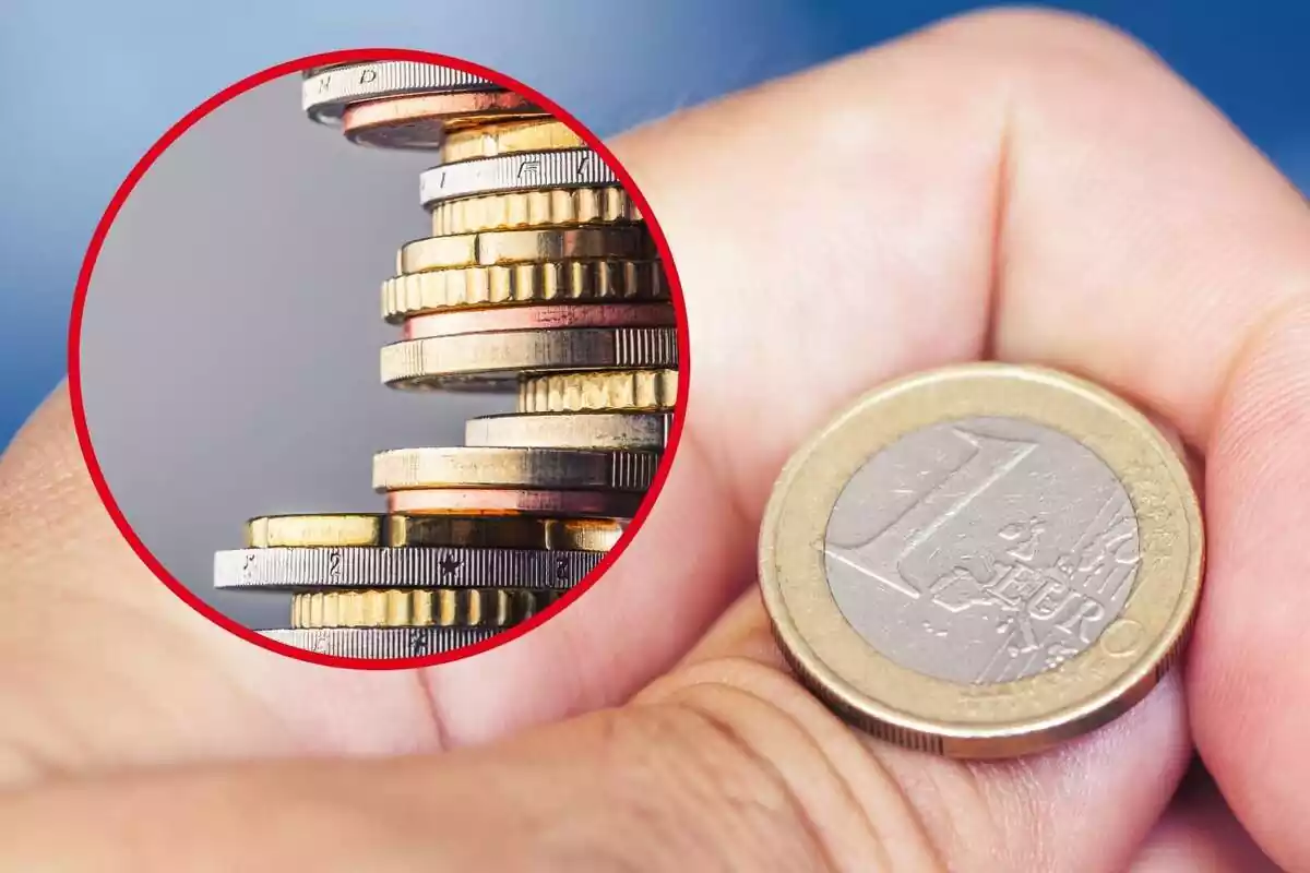 Montaje con una mano sujetando una moneda de un euro y un círculo con varias monedas amontonadas