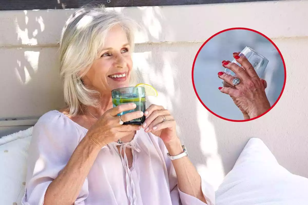 Montaje de una mujer bebiendo de un vaso de cristal con limón y una redonda con las manos de una mujer mayor y un vaso de cristal