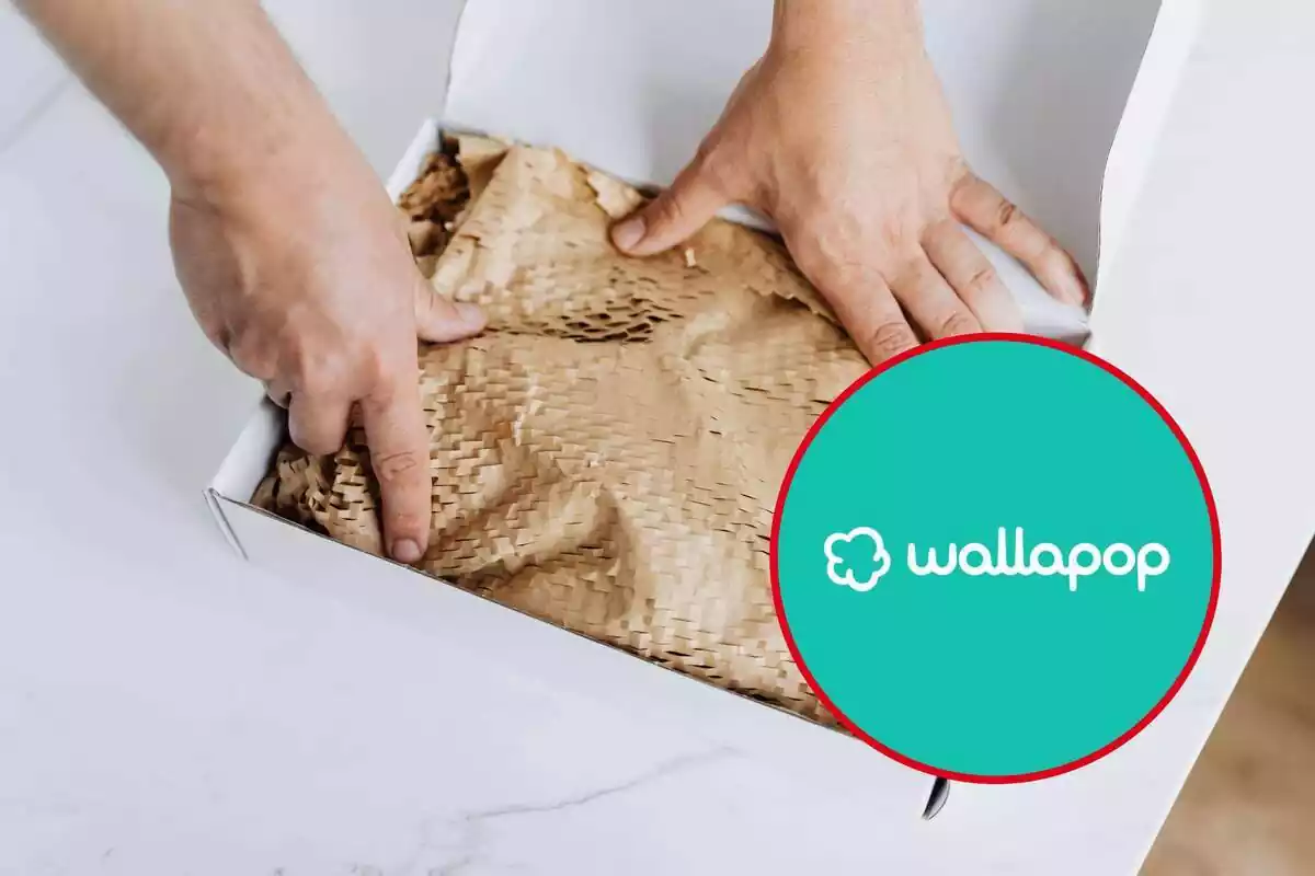 Montaje de una persona preparando un paquete y el logo de Wallapop