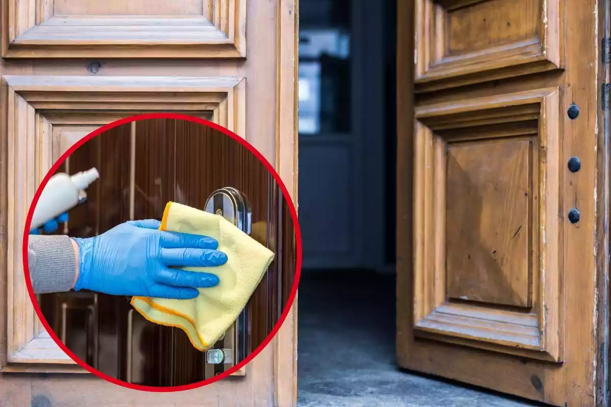 Montaje con una puerta de madera abierta y un círculo con una mano con un guante azul puesto limpiando el pomo de una puerta con un trapo