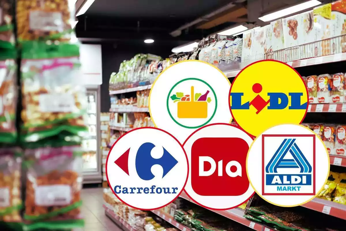 Montaje de un pasillo de un supermercado y los logos de Mercadona, Lidl, Carrefour, Dia y Aldi
