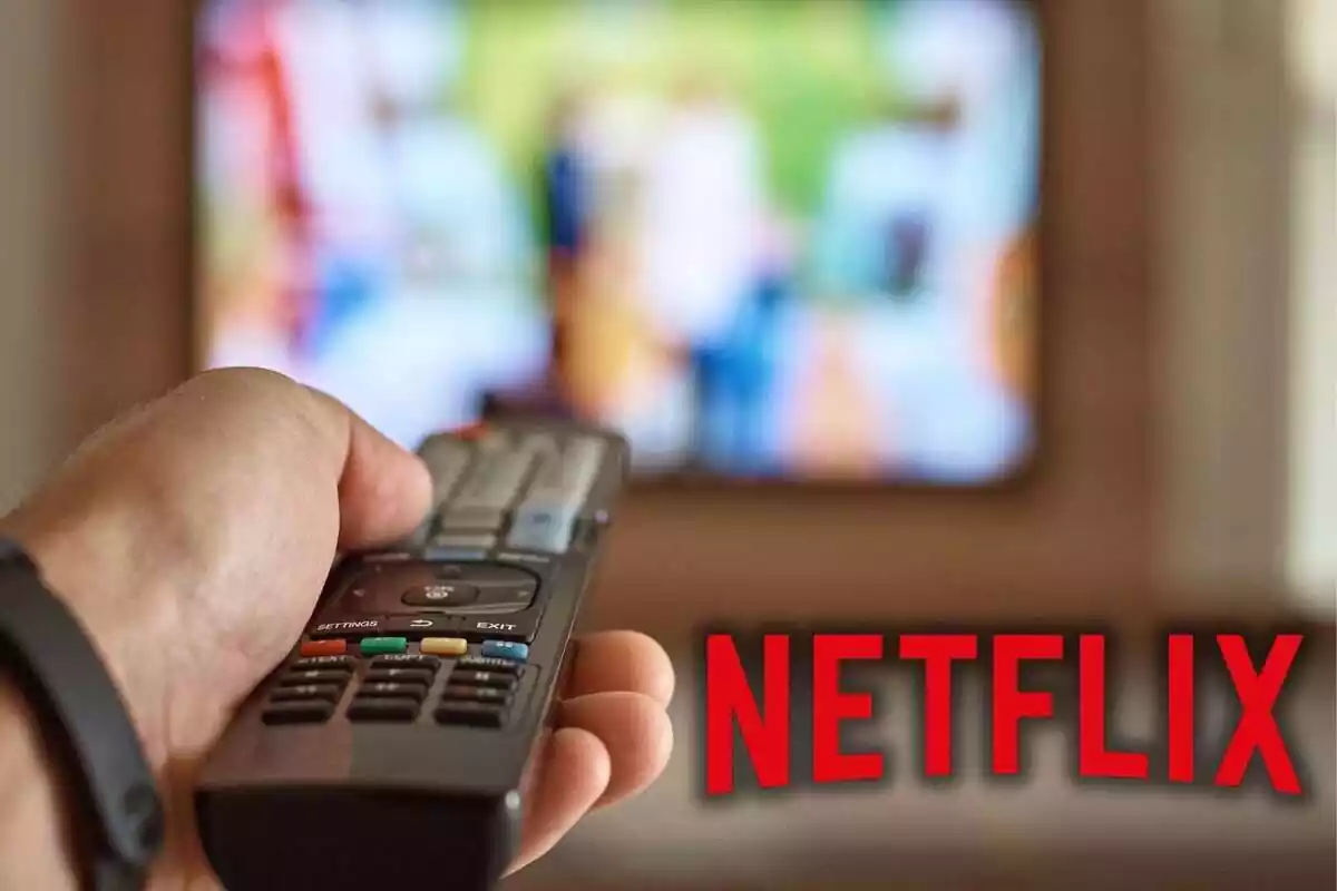Montaje de una persona manejando una televisión con un mando y el logo de Netflix