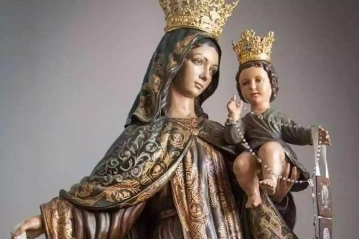 Figura de Nuestra Señora del Carmen