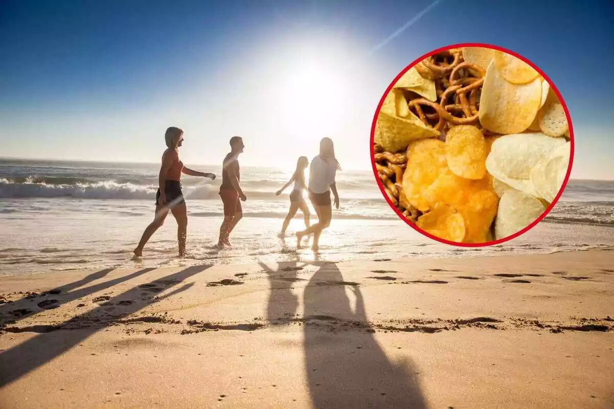 Montaje de playa con amigos y snack de patatas