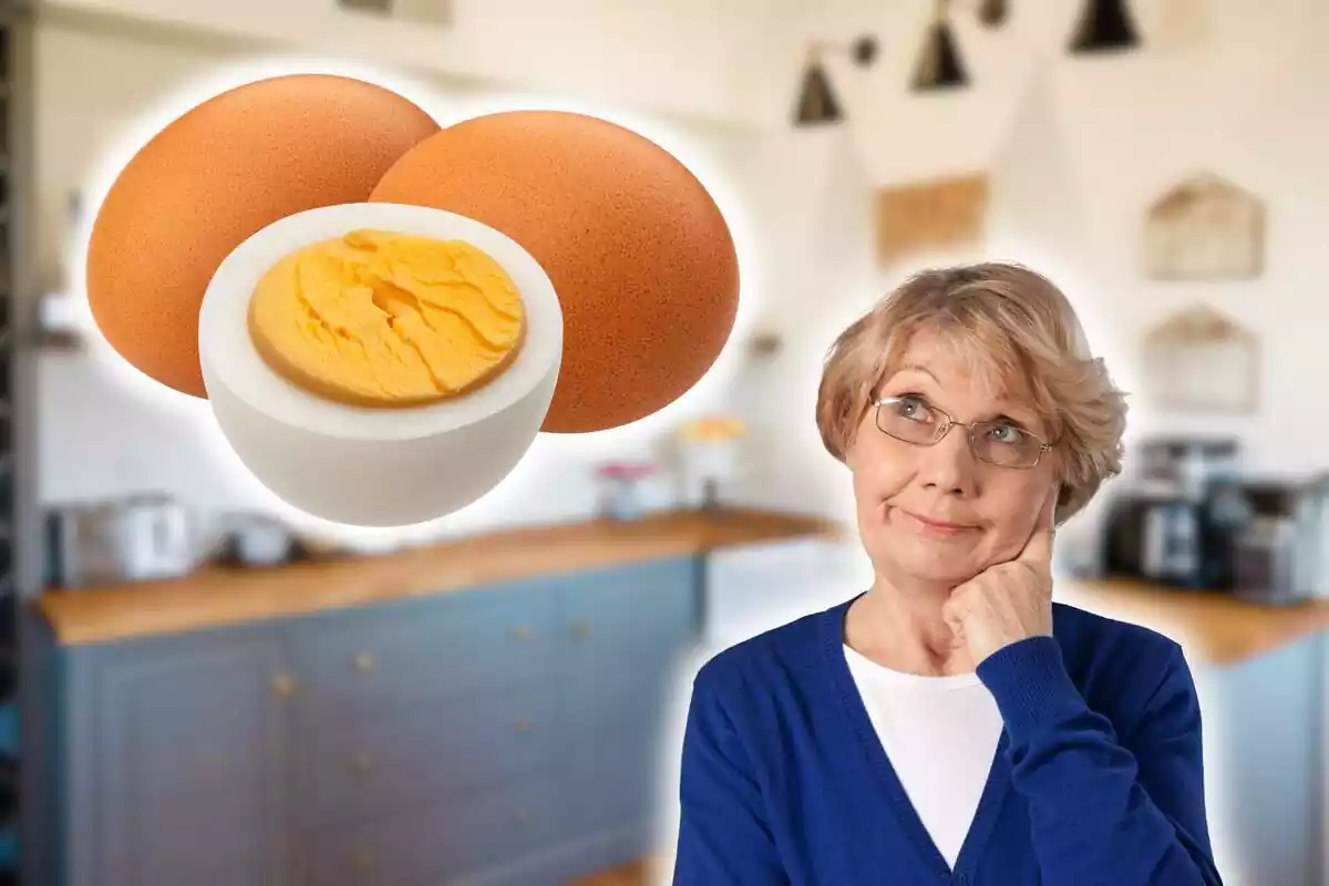 Mujer mayor pensativa e imagen de tres huevos con un fondo difuminado de una cocina
