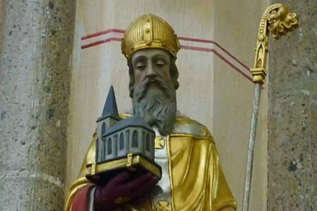 Estatua de San Maximino de Tréveris