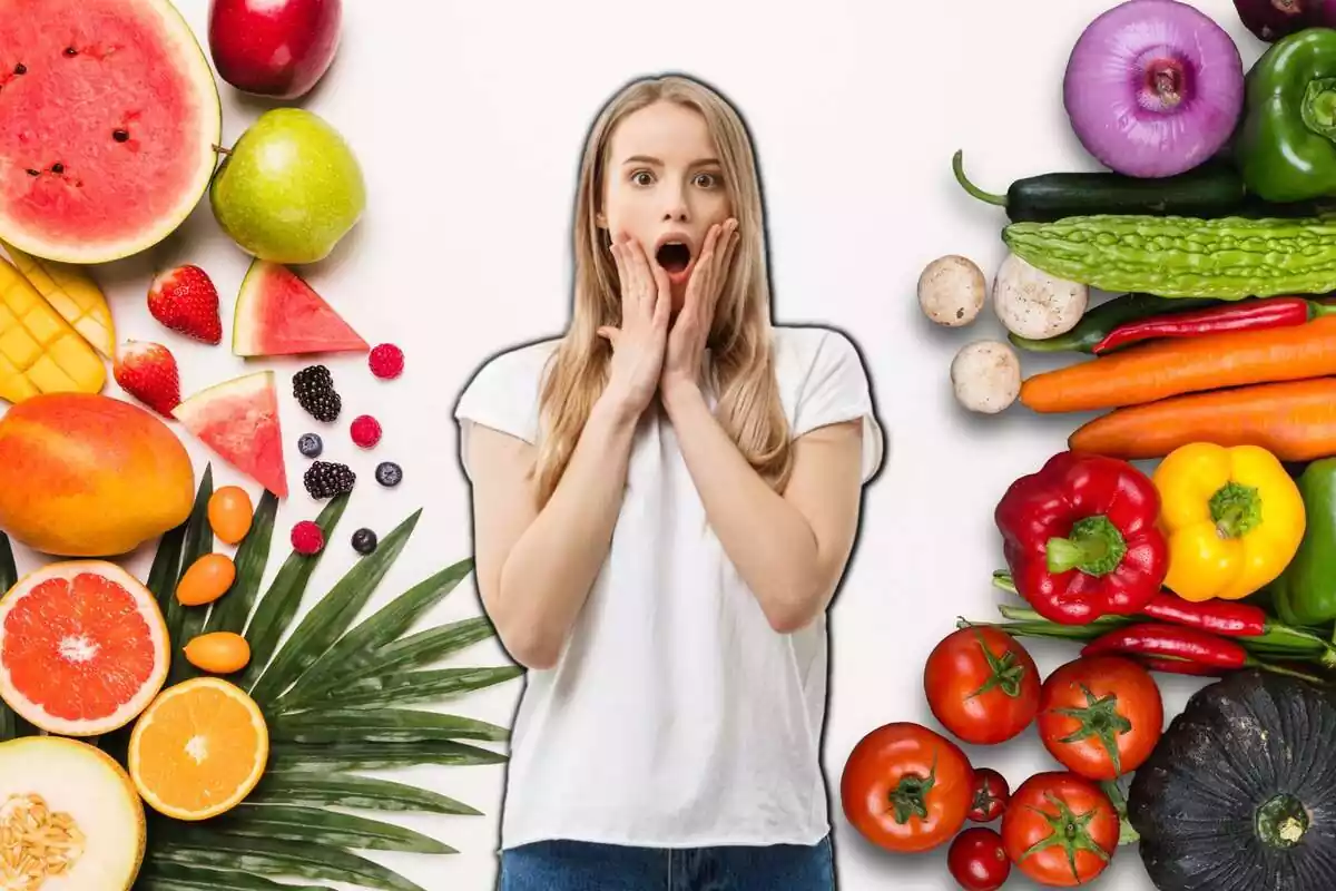 Chica sorprendida con frutas y verduras a los lados
