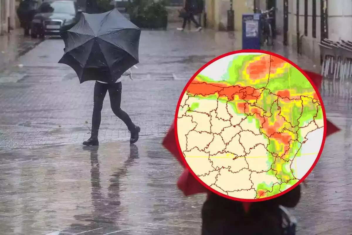 Montaje con una vista de una calle lluviosa, gente con paraguas y el mapa de la AEMET indicando precipitación