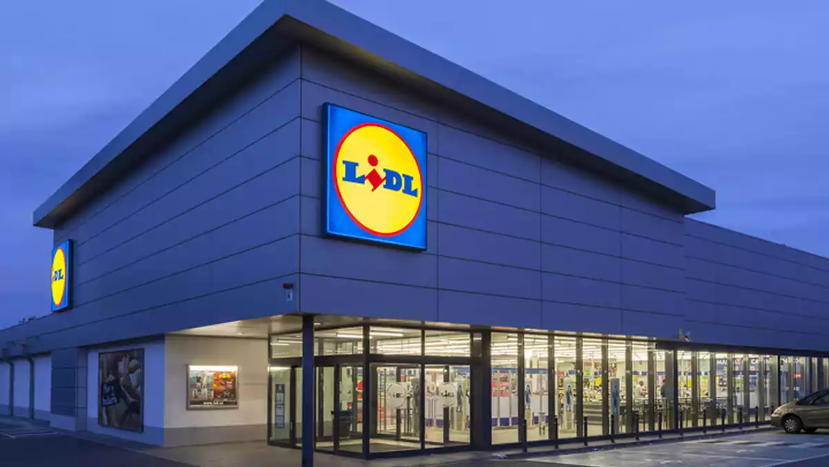 Fotografía del exterior de un supermercado de la cadena alemana 'Lidl'